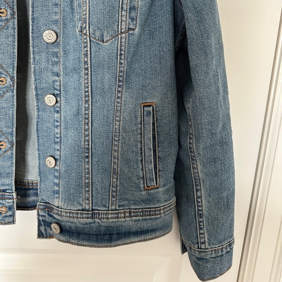 Old Navy Light Wash Denim Jean Jacket Size Small Womens with Buttons - Picture 2 of 9